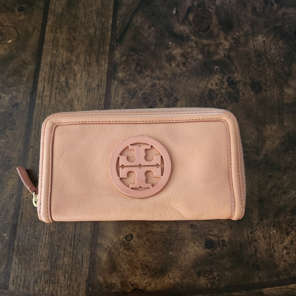 Tory Burch Amanda Zip Continental Wallet